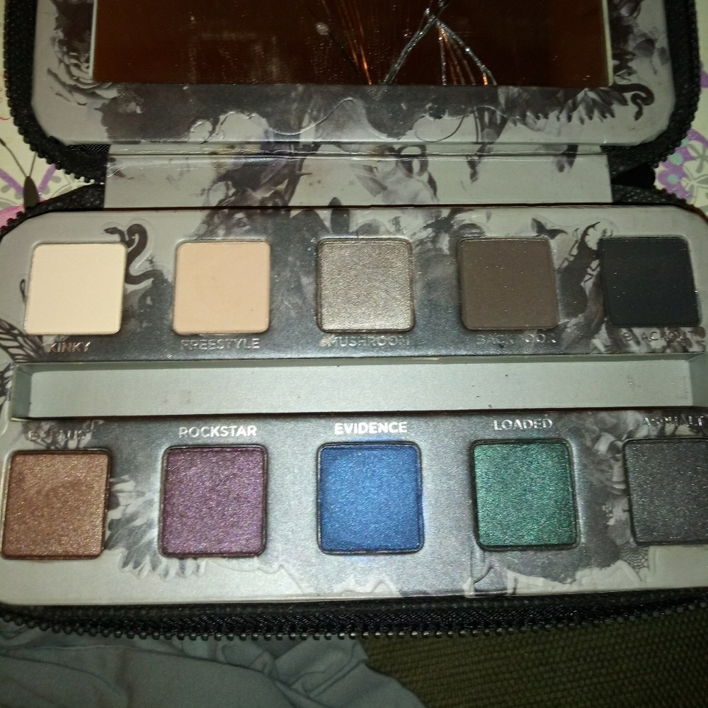 NWT Urban Decay Smoked shadow